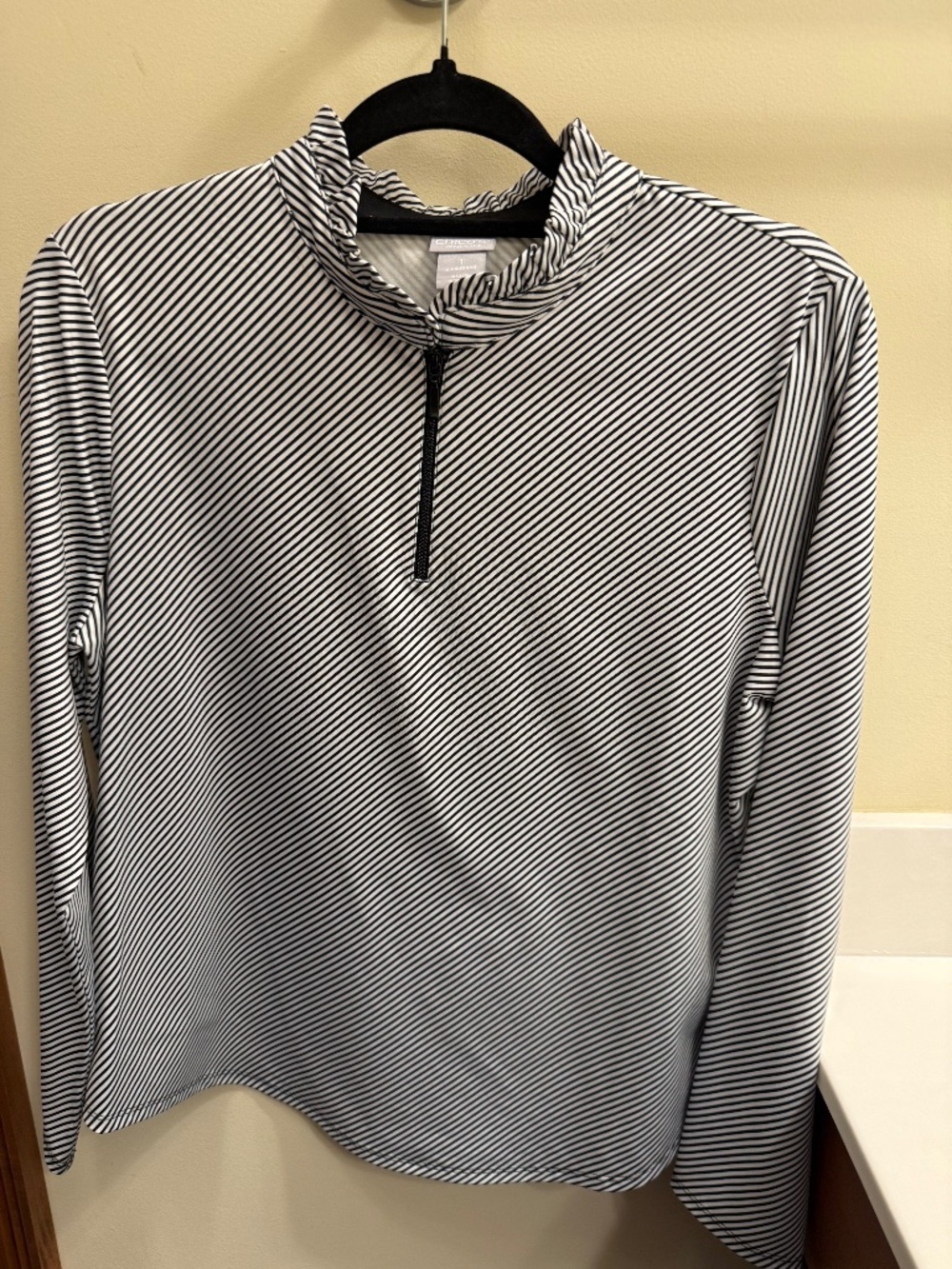 Half zip chicos zenergy top spring size 1